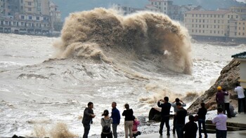 Тропический шторм «Шахин» затопил столицу Омана (ВИДЕО) 