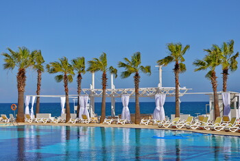 Туроператоры отмечают ажиотажный спрос на турецкие отели до ноября