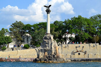 В Севастополе в нерабочие дни закроются рестораны и кинотеатры 