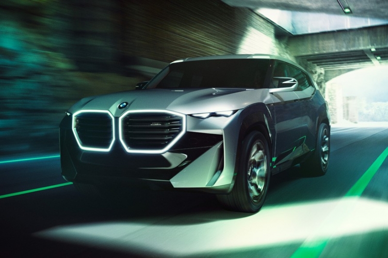 BMW показала предвестника большого гибридного кроссовера XM