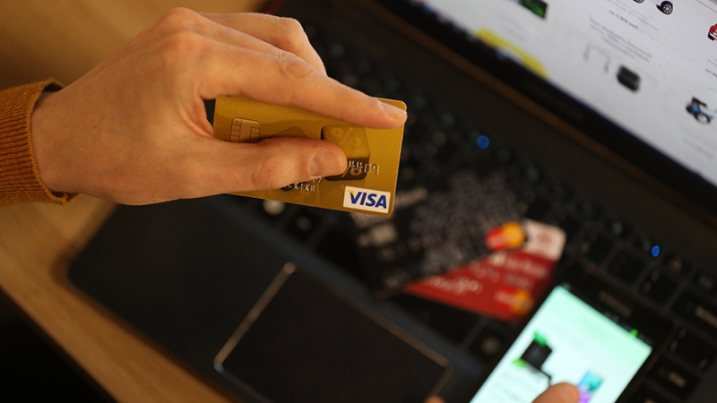 Доля покупавших товары онлайн в кредит или рассрочку россиян выросла на 34%