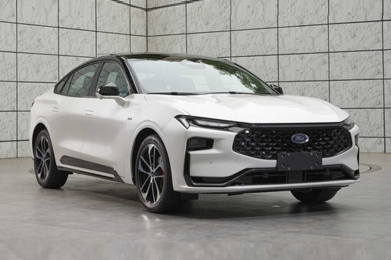 Ford Mondeo в новом поколении остался седаном и обрёл брата от Lincoln: фото без камуфляжа