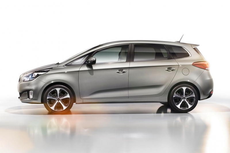 Kia обкатывает бюджетный компактвэн: для модели могут возродить имя Carens