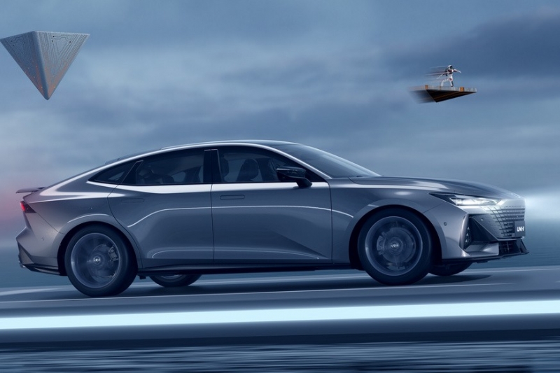 Конкурент Octavia от Changan внутри повторил кроссовер Uni-K, который вот-вот стартует в РФ