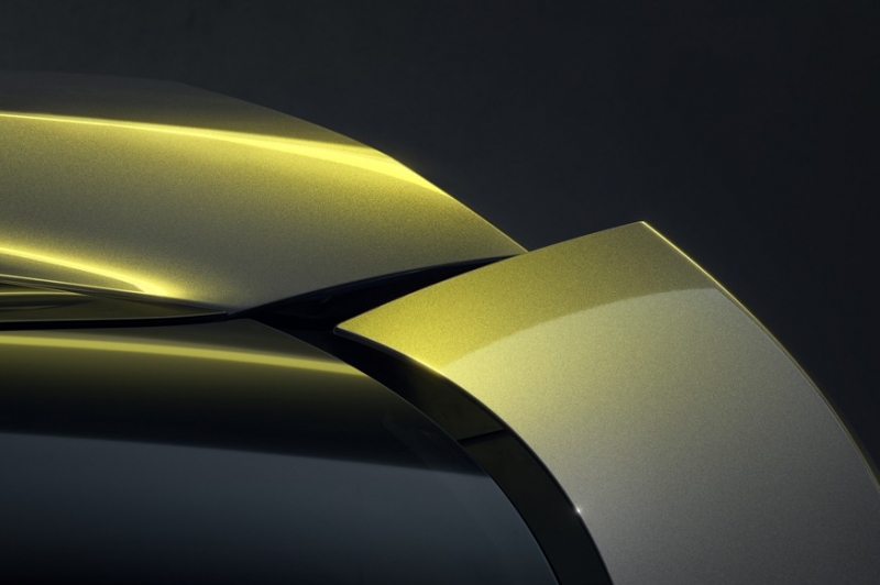 Lotus продолжает работу над новинкой: появилась порция свежих тизеров первого кроссовера