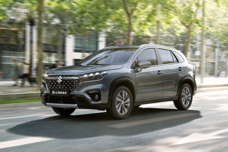 Объявленный новым поколением Suzuki SX4: чуть богаче, на подходе полноценный гибрид