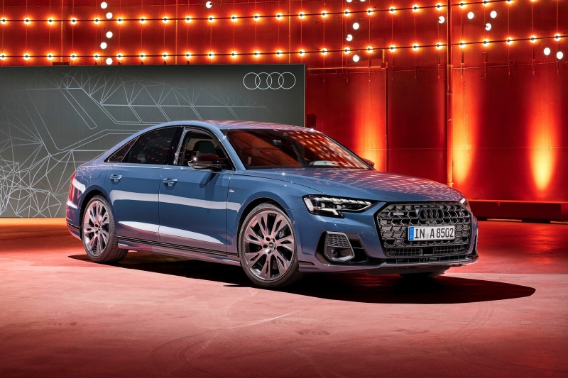 Обновлённый Audi A8: фары с картинками, китайский Horch и забвение автопилота