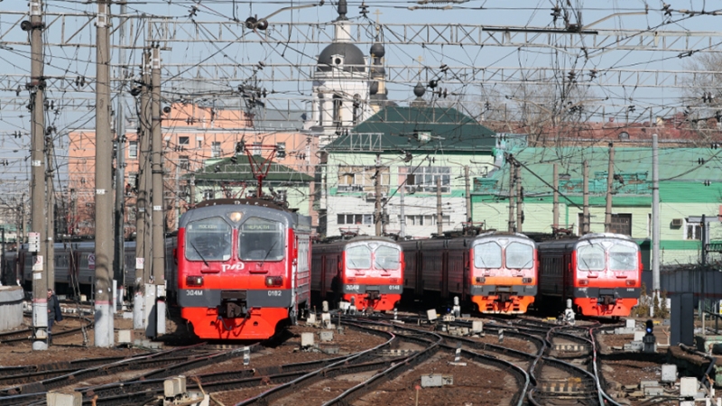 Путин поручил рассмотреть использование ж/д инфраструктуры для городских перевозок