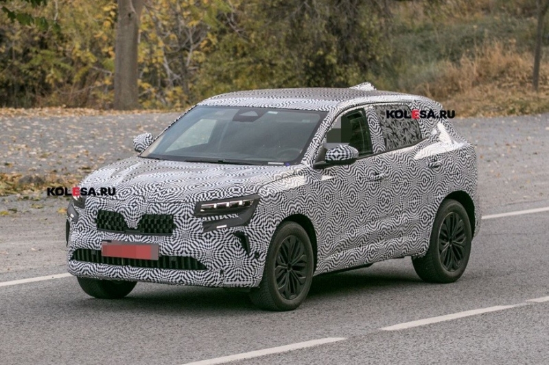 Renault тестирует Kadjar E-Tech: гибридный кроссовер проехался на камеру