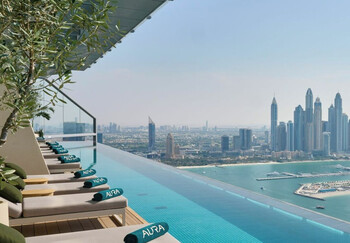 В Дубае открылся самый высокий в мире «бесконечный бассейн» 