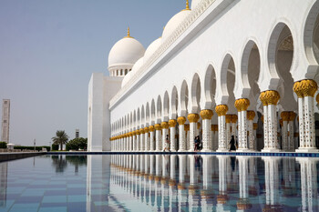 Абу-Даби упрощает правила для туристов