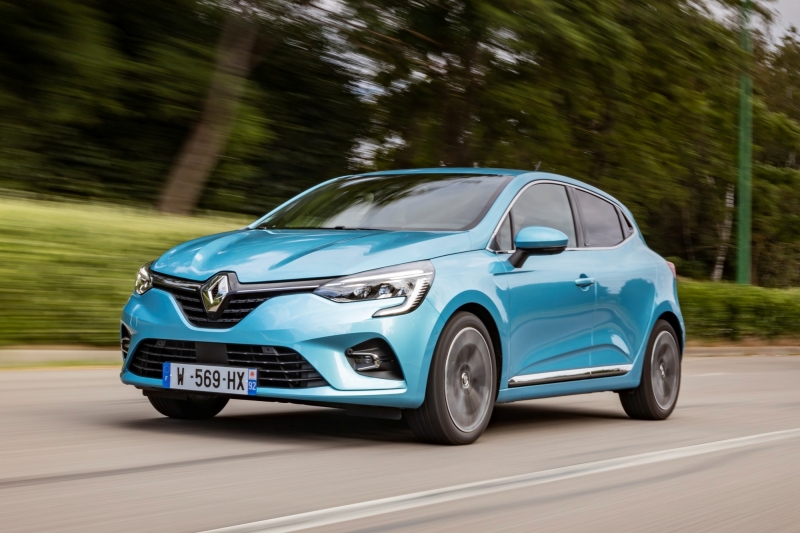 Европейский авторынок в ноябре: Renault Clio вырвался в лидеры, VW Golf — на 35 месте!