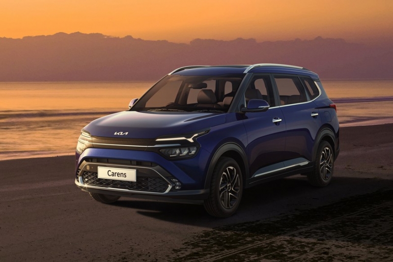 Кроссвэн Kia Carens полностью разделил моторную гамму с родственным Seltos