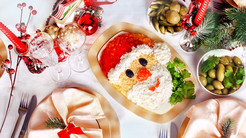 Названа стоимость новогоднего стола в 2021 году