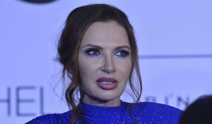 "Олицетворение сексуальной фантазии": Ударившаяся в откровения Бледанс прикрыла наготу леопардовой шубой 