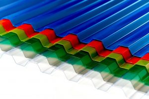 Монолитный поликарбонат: его свойства и технические характеристики
