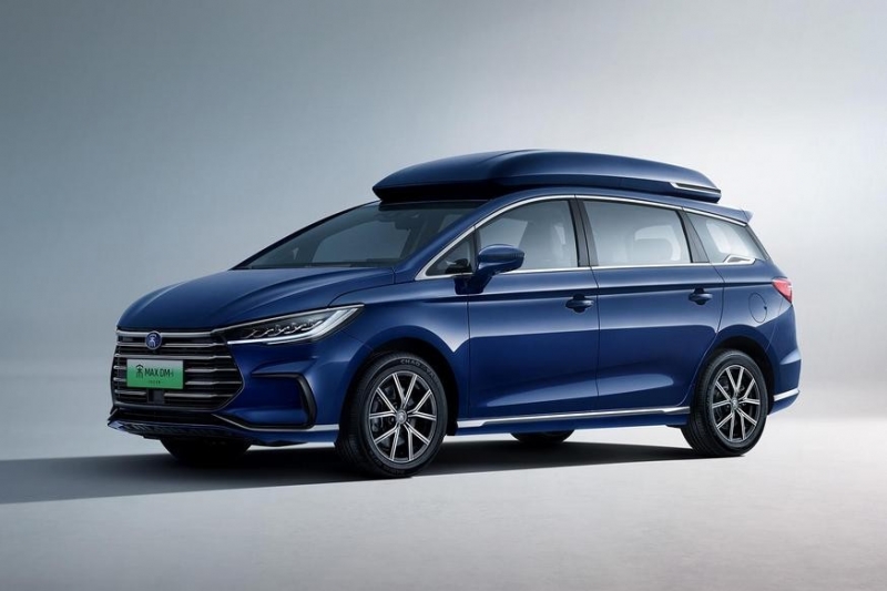 Растерявший покупателей компактвэн BYD: на подмогу идёт новый гибрид с высокой крышей