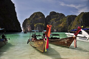 Знаменитая бухта Майя Бэй в Таиланде откроется для туристов 1 января