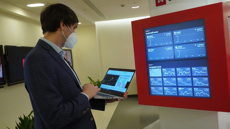 Аналитик дал совет частным инвесторам на фоне падения индекса Мосбиржи