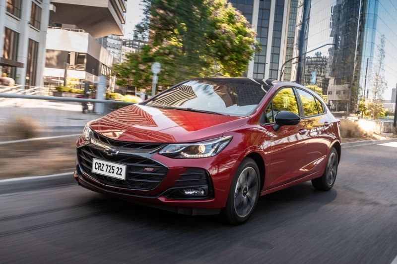 Ещё живой: Chevrolet Cruze начал год с двух новых версий и потерь