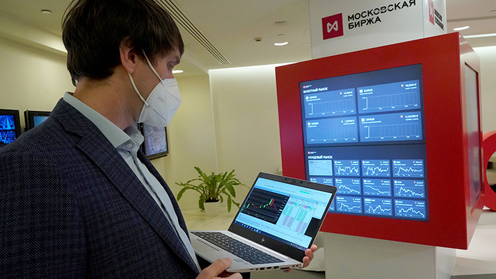 Евро и доллар обновили максимумы конца сентября