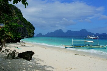 Филиппины открываются для привитых иностранных туристов