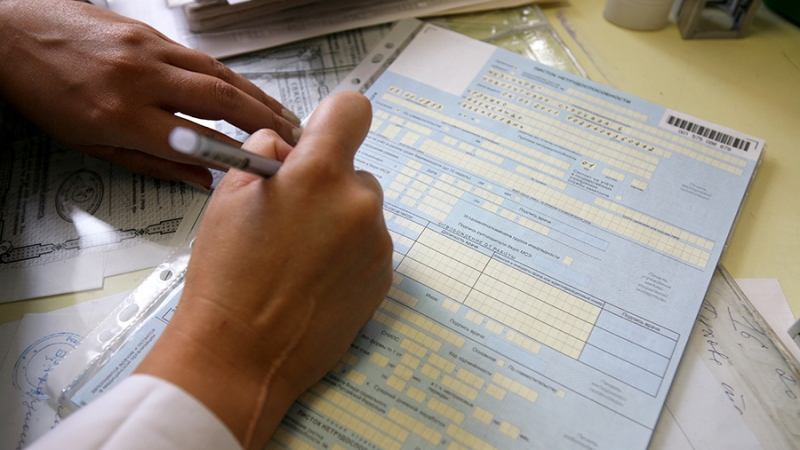 Минтруд предложил выплачивать больничные работающим по ГПХ и повысить ряд пособий