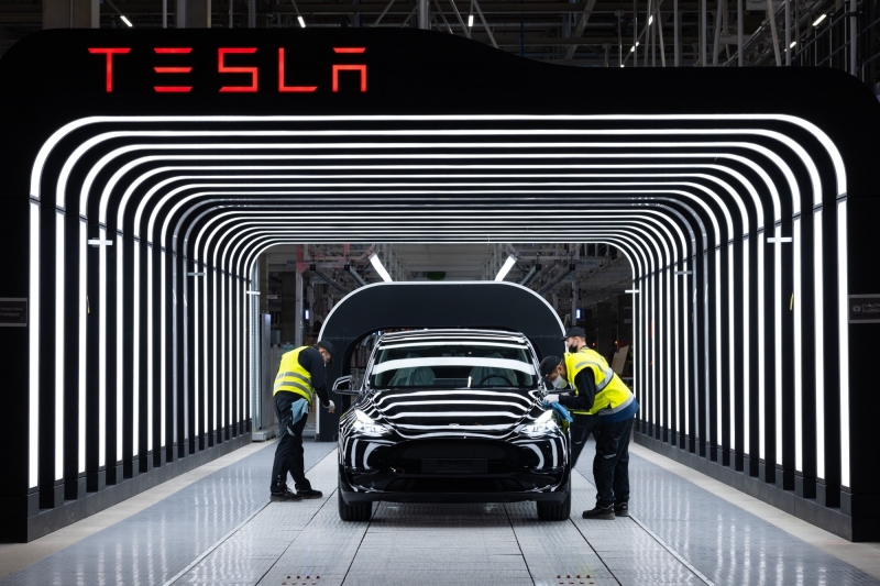 Tesla хорошо поработала в 2021 году: денег много, но новинки опять откладываются