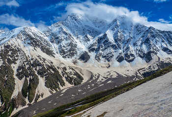 Турист, сорвавшийся с обрыва на квадроцикле в Кабардино-Балкарии, погиб