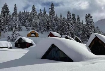 В Грузии намело четырёхметровые сугробы