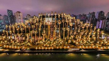 В Шанхае открылся торговый центр с 1000 деревьев на фасаде