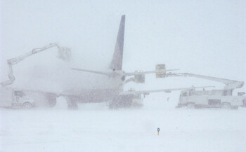 В США из-за сильнейшей за последние годы снежной бури отменены более 3500 авиарейсов