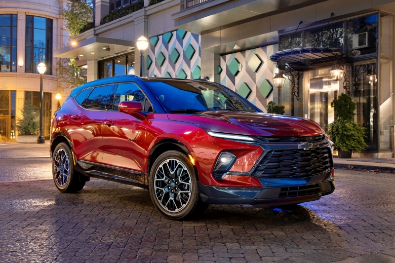 Американский Chevrolet Blazer опять обновлён: внезапный икс-фейс и «телик» побольше