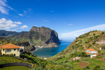 Первый чартер «Уральских авиалиний» не смог сразу приземлиться на Мадейре