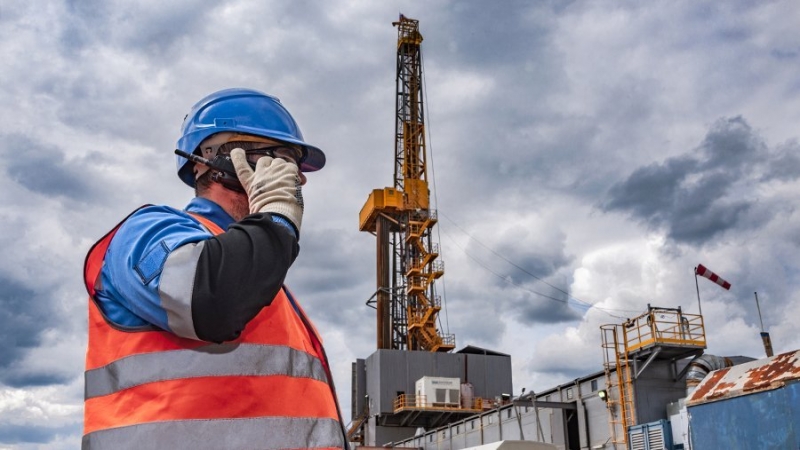 Канцлер Австрии назвал неправильным отказ от поставок газа и нефти из России