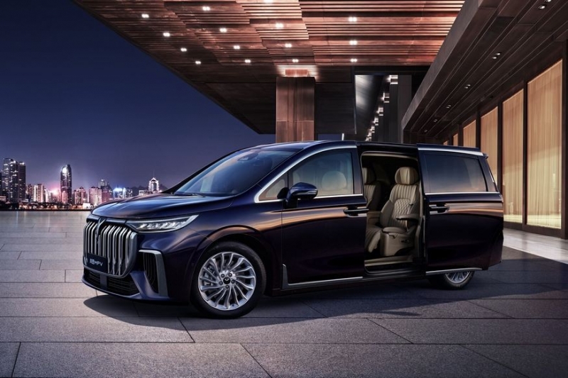 Минивэн Dongfeng, который попробует потягаться с Lexus LM: теперь версия попроще