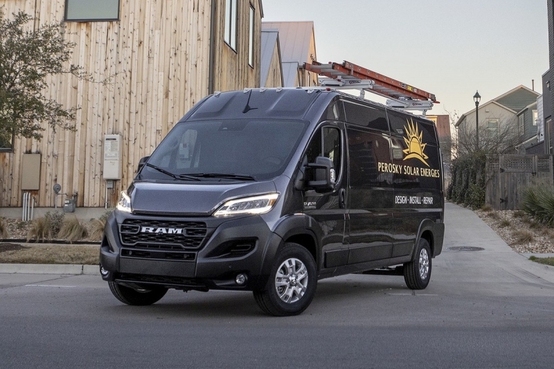 Обновлённый Ram ProMaster: теперь с «лицом» в стиле итальянского брата