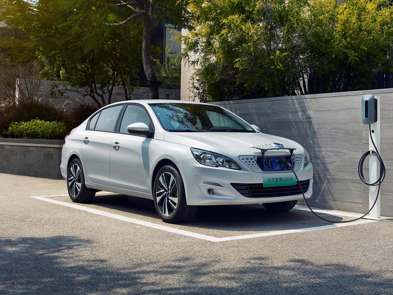 Peugeot 408 превратился в недорогой электромобиль Fukang ES600. Ждём в России?