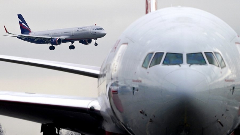 Путин потребовал проводить поддержку авиакомпаний РФ не за счет пассажиров