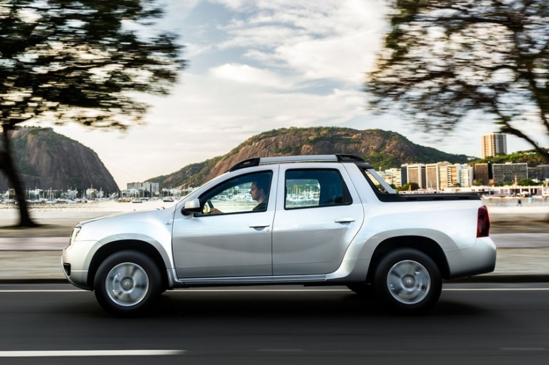 Рестайлинговый пикап Renault Duster Oroch застукали без камуфляжа