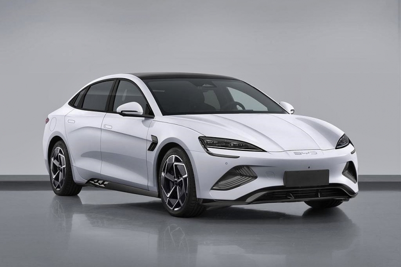 BYD отказался от чисто бензиновых моделей и показал конкурента Tesla Model 3