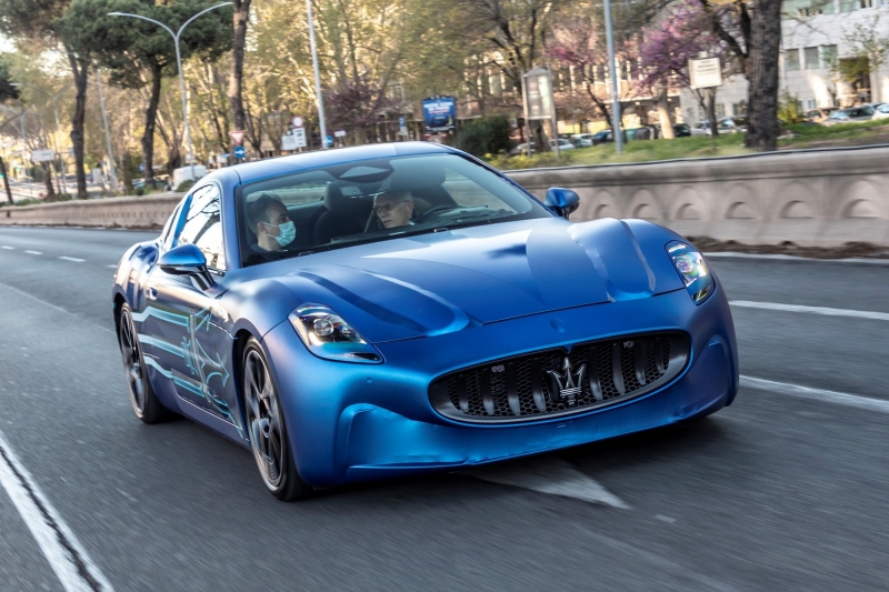 Maserati GranTurismo Folgore на новых фотографиях: за рулём — Карлос Таварес!