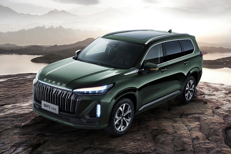 На рынок выходит пятиместный кроссовер Exeed VX, и у него свой дизайн
