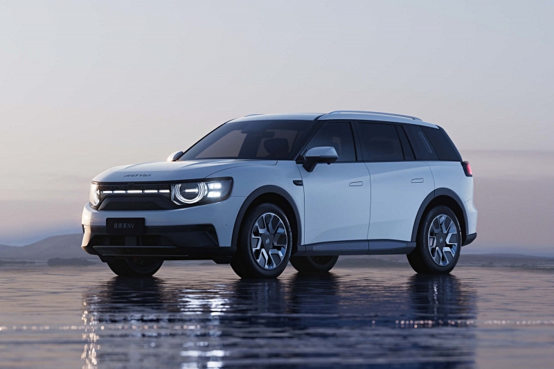 Niutron NV: похожий на Ford «китаец» показал салон, есть новые подробности о технике