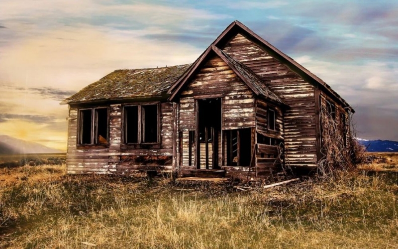 В городе Якутске из аварийного жилищного фонда переедут 127 семей