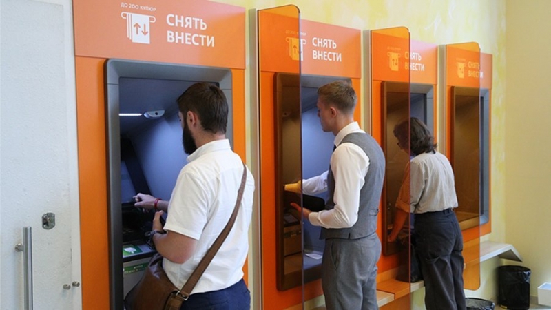ЦБ не планирует смягчать ограничения по наличной валюте для физлиц до сентября