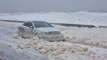 Циклон с морской пеной обрушился на Уругвай (ВИДЕО)