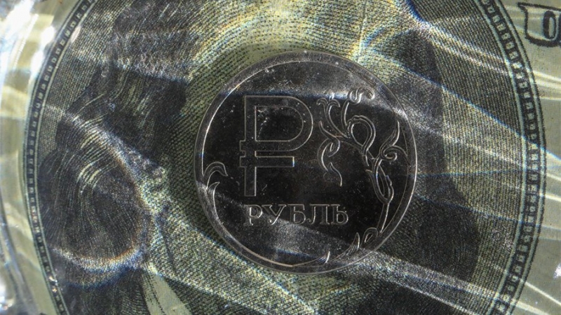 Эксперт рассказал о борьбе Запада с интенсивным укреплением рубля