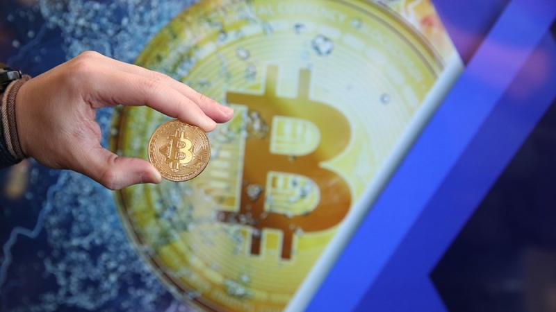 Курс биткоина опустился ниже $30 тыс. впервые с июля 2021