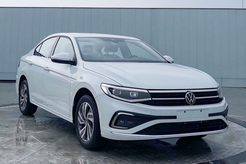 Обновлённый седан Volkswagen Bora: фирменный планшет и урезанная гамма